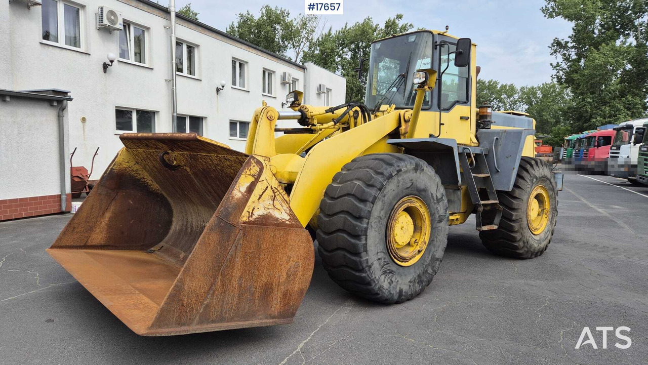 2000 Komatsu WA420-3H - Utovarivač točkaš: slika 1 2000 Komatsu WA420-3H - Utovarivač točkaš: slika 1