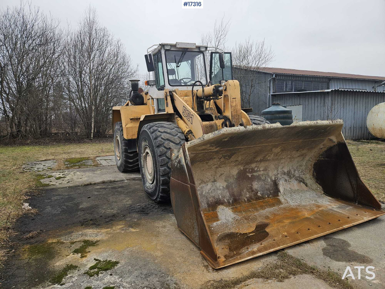 LIEBHERR L551 wheel loader (1995) - Utovarivač točkaš: slika 3 LIEBHERR L551 wheel loader (1995) - Utovarivač točkaš: slika 3