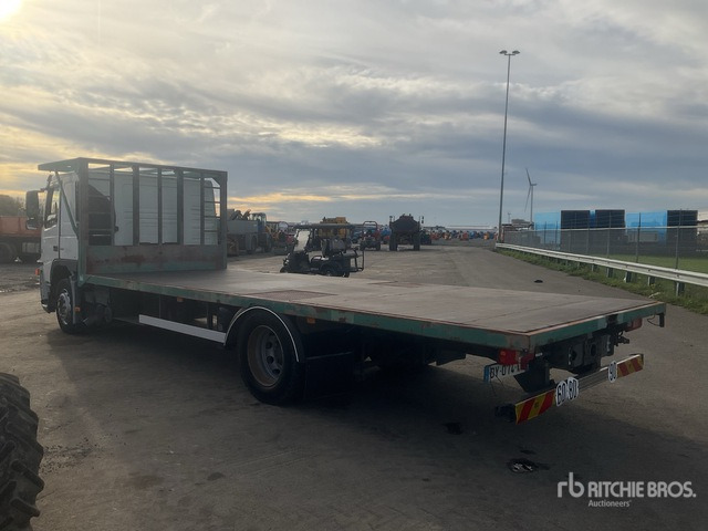 2002 Volvo FM42X6A456 4x2 Sleeper Flatbed Truck - Kamion sa tovarnim sandukom: slika 4 2002 Volvo FM42X6A456 4x2 Sleeper Flatbed Truck - Kamion sa tovarnim sandukom: slika 4