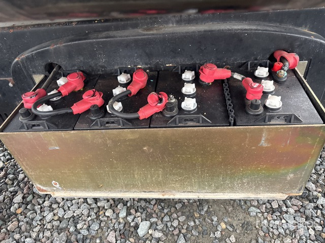 2016 Nifty-Lift HR17 4WD Hybrid Articulating Boom Lift - Zglobna platforma: slika 4 2016 Nifty-Lift HR17 4WD Hybrid Articulating Boom Lift - Zglobna platforma: slika 4