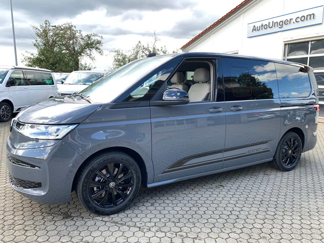 Automobil VW T7 Multivan Edition lang ArtVelours AHK EasyOpen LÜ Pano: slika 1