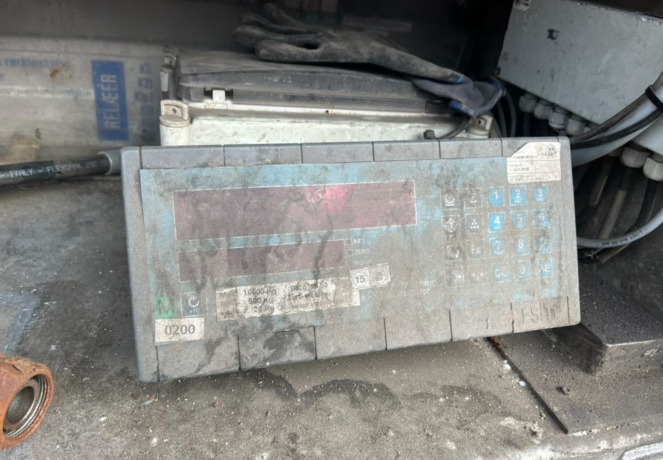 Pezzaioli HMK Industri // Do przewozu zwierząt // 2004 Rok // 3 Pokłady // Waga // Osi skrętne // Oznonacja // - Poluprikolica za prevoz stoke: slika 5 Pezzaioli HMK Industri // Do przewozu zwierząt // 2004 Rok // 3 Pokłady // Waga // Osi skrętne // Oznonacja // - Poluprikolica za prevoz stoke: slika 5