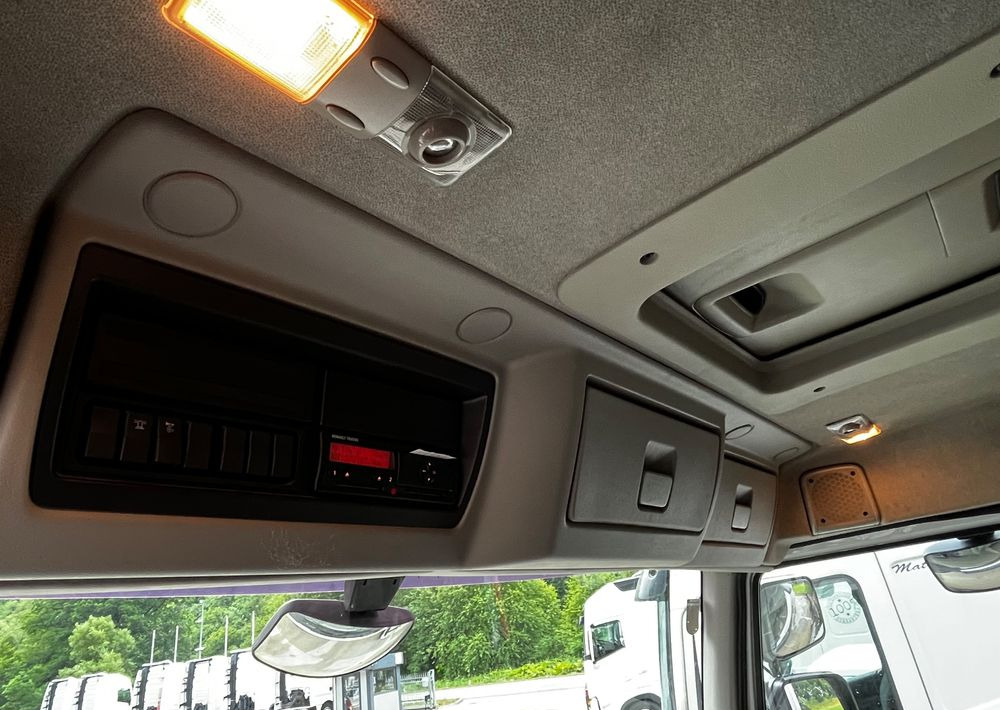 Renault Kerax 380 EEV // Skrzynia Burtowa // HIAB XS166 Hipro + Radio // Zwolnice //  // - Kamion sa tovarnim sandukom, Kamion sa dizalicom: slika 4 Renault Kerax 380 EEV // Skrzynia Burtowa // HIAB XS166 Hipro + Radio // Zwolnice //  // - Kamion sa tovarnim sandukom, Kamion sa dizalicom: slika 4