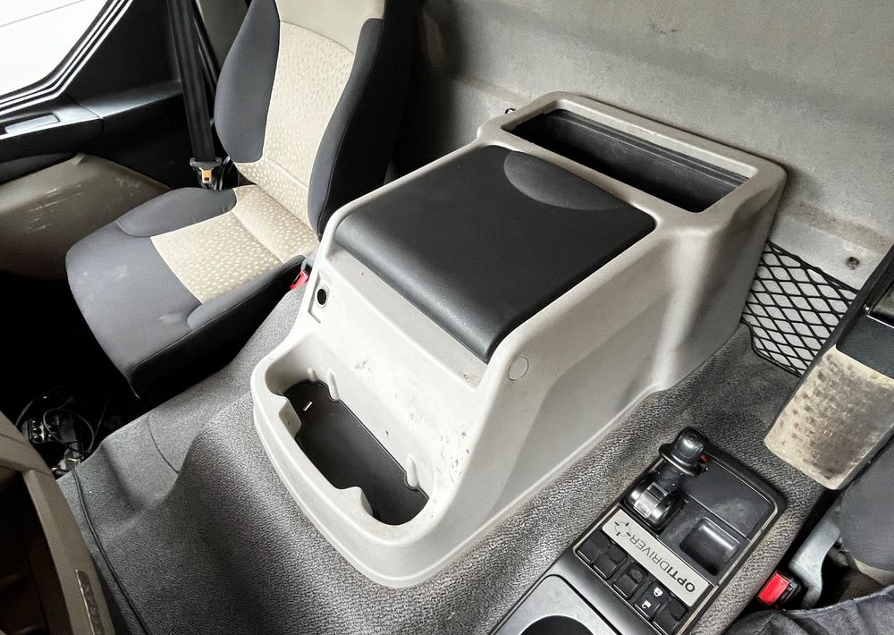 Renault Kerax 380 EEV // Skrzynia Burtowa // HIAB XS166 Hipro + Radio // Zwolnice //  // - Kamion sa tovarnim sandukom, Kamion sa dizalicom: slika 3 Renault Kerax 380 EEV // Skrzynia Burtowa // HIAB XS166 Hipro + Radio // Zwolnice //  // - Kamion sa tovarnim sandukom, Kamion sa dizalicom: slika 3