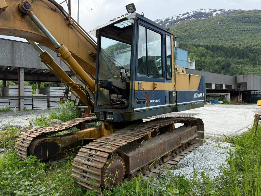 Komatsu PC 200-3 - Bager guseničar: slika 1 Komatsu PC 200-3 - Bager guseničar: slika 1