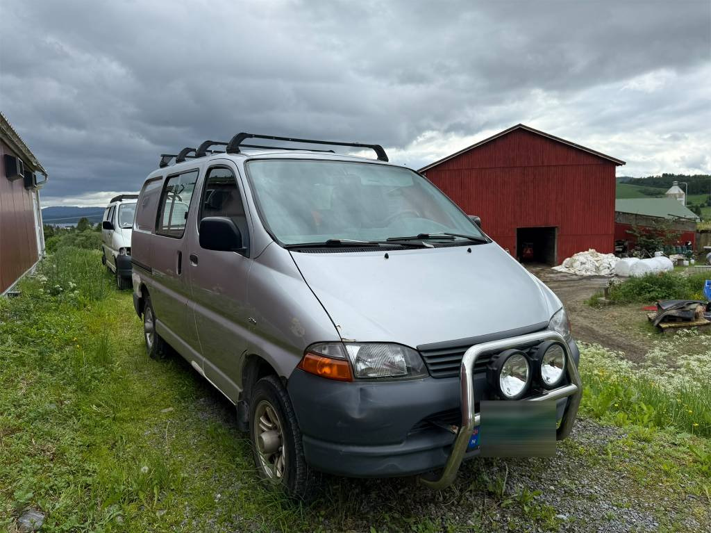 Toyota Hiace 4x4 - Furgon: slika 1 Toyota Hiace 4x4 - Furgon: slika 1