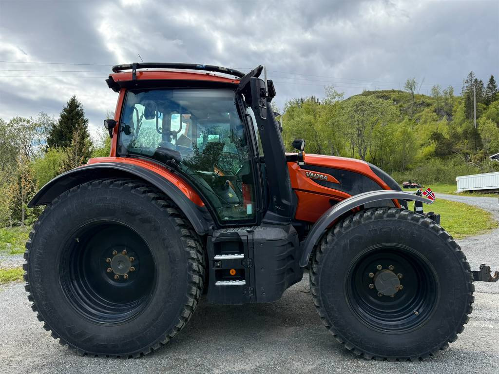 Valtra N175 V inkl. Noremat armklipper kantslåttløsning - Traktor: slika 4 Valtra N175 V inkl. Noremat armklipper kantslåttløsning - Traktor: slika 4