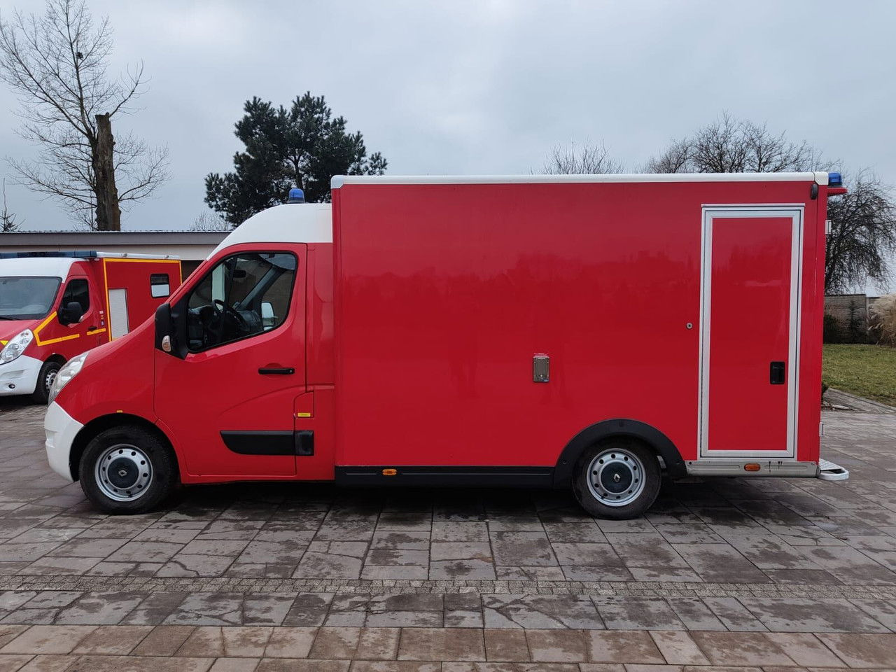 Renault Master Karetka Ambulans pogotowie kontenerowe Kamper - Vozilo hitne pomoći: slika 5 Renault Master Karetka Ambulans pogotowie kontenerowe Kamper - Vozilo hitne pomoći: slika 5