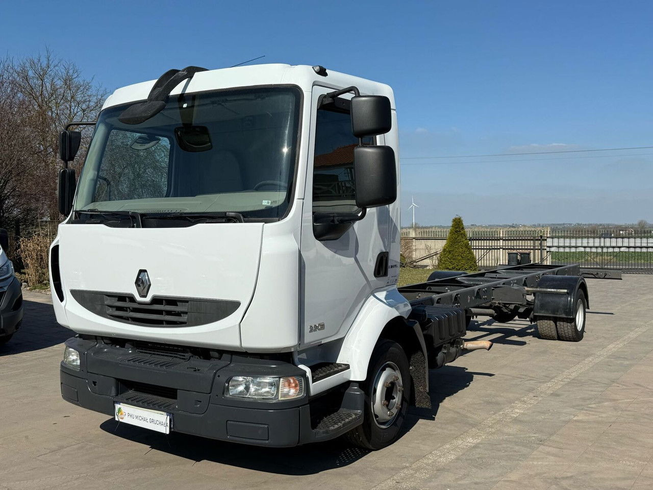 Renault Midlum 220 - Kamion sa golom šasijom i zatvorenom kabinom: slika 3 Renault Midlum 220 - Kamion sa golom šasijom i zatvorenom kabinom: slika 3