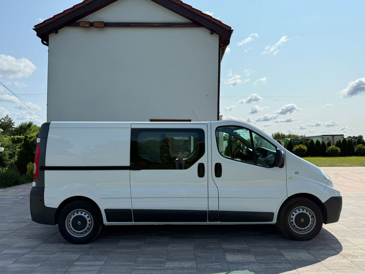 Renault Trafic 2.0 Doka 6 osobowy Klimatyzacja Hak - Mali kombi: slika 4 Renault Trafic 2.0 Doka 6 osobowy Klimatyzacja Hak - Mali kombi: slika 4