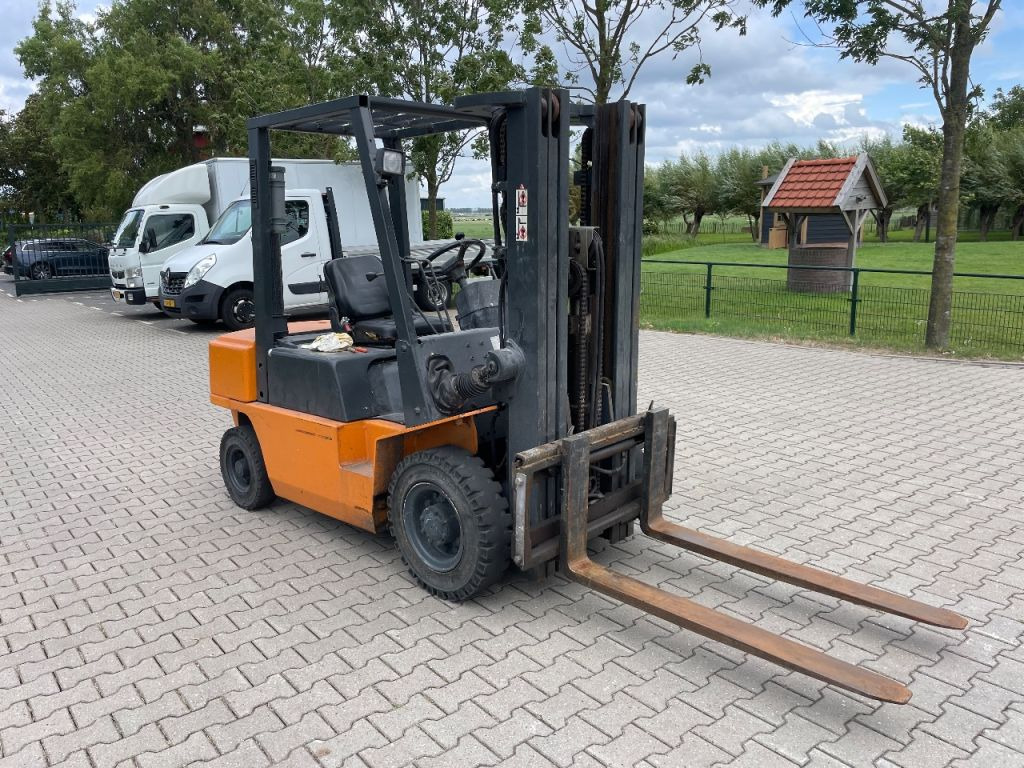 Nissan FJ02A25U 2.5 ton diesel triplo freelift heftruck - Viljuškar: slika 4 Nissan FJ02A25U 2.5 ton diesel triplo freelift heftruck - Viljuškar: slika 4
