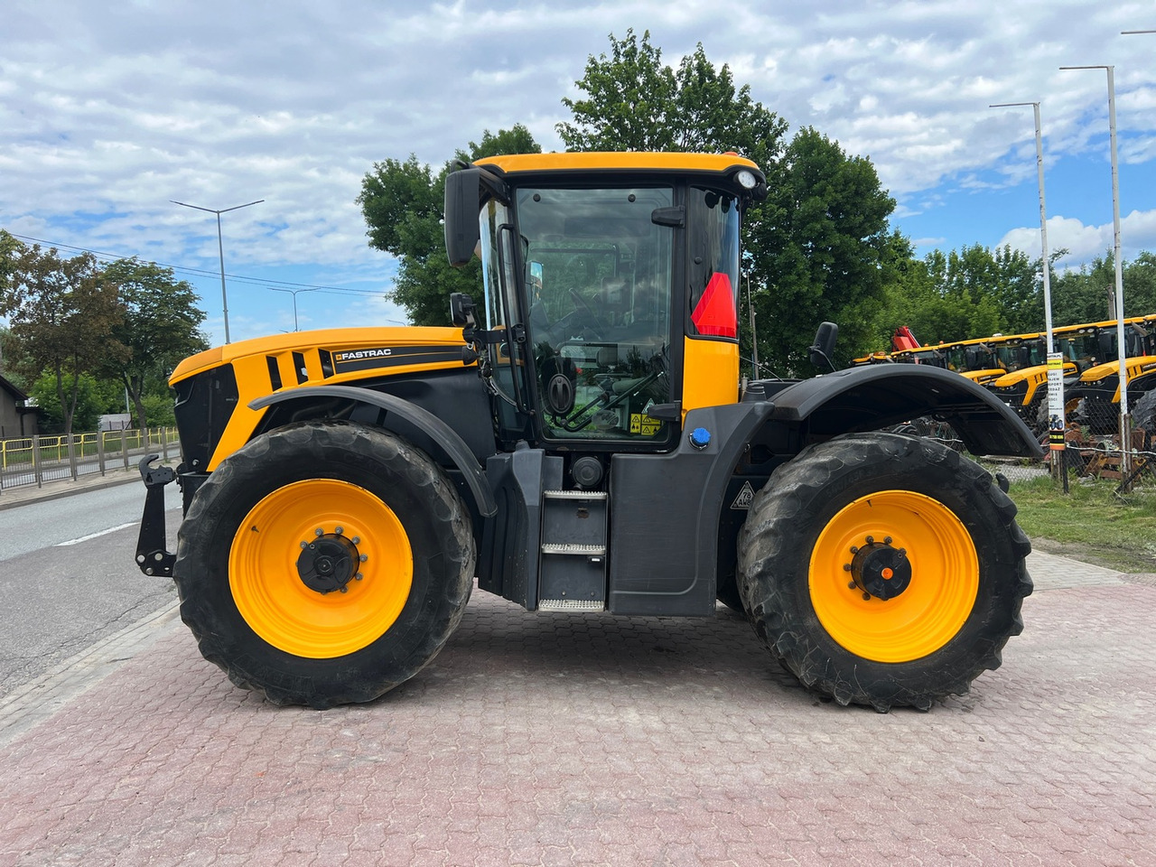 JCB Fastrac 4220 - Traktor: slika 2 JCB Fastrac 4220 - Traktor: slika 2