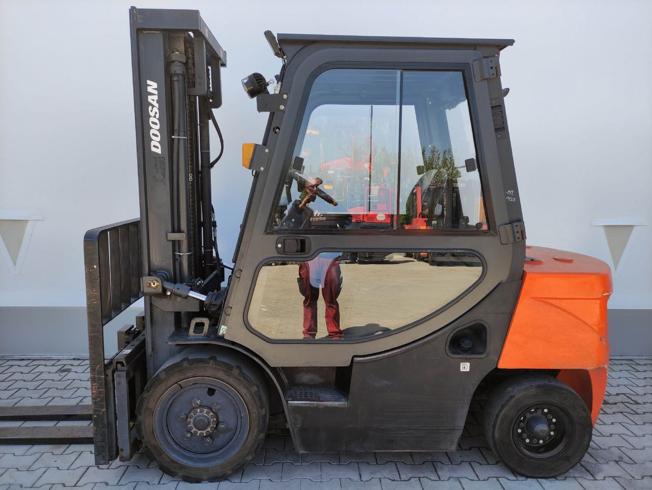Doosan D30 GP - Dizel viljuškar: slika 1 Doosan D30 GP - Dizel viljuškar: slika 1
