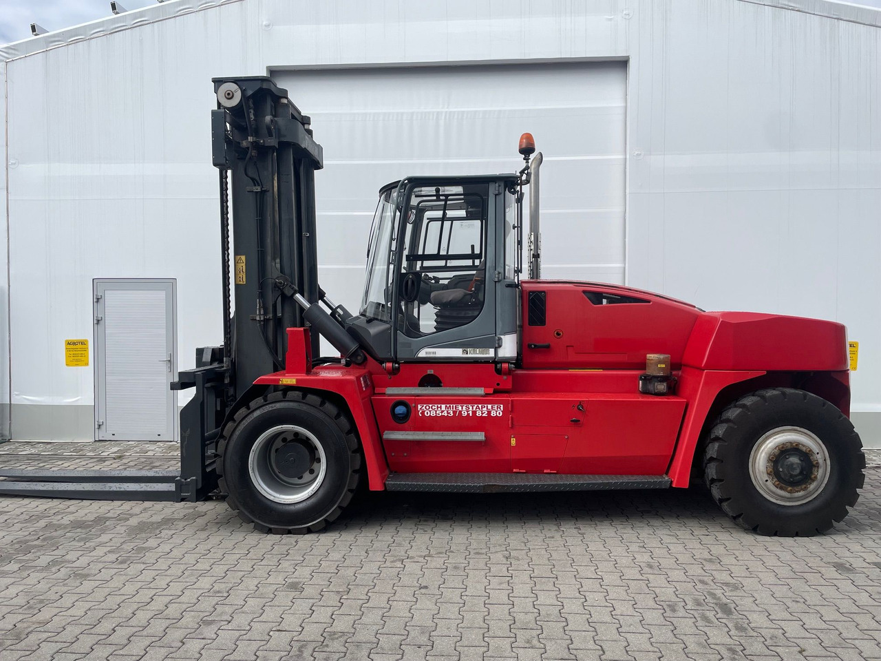 Kalmar DCG160-12 - Mašina za kontejenere: slika 1 Kalmar DCG160-12 - Mašina za kontejenere: slika 1