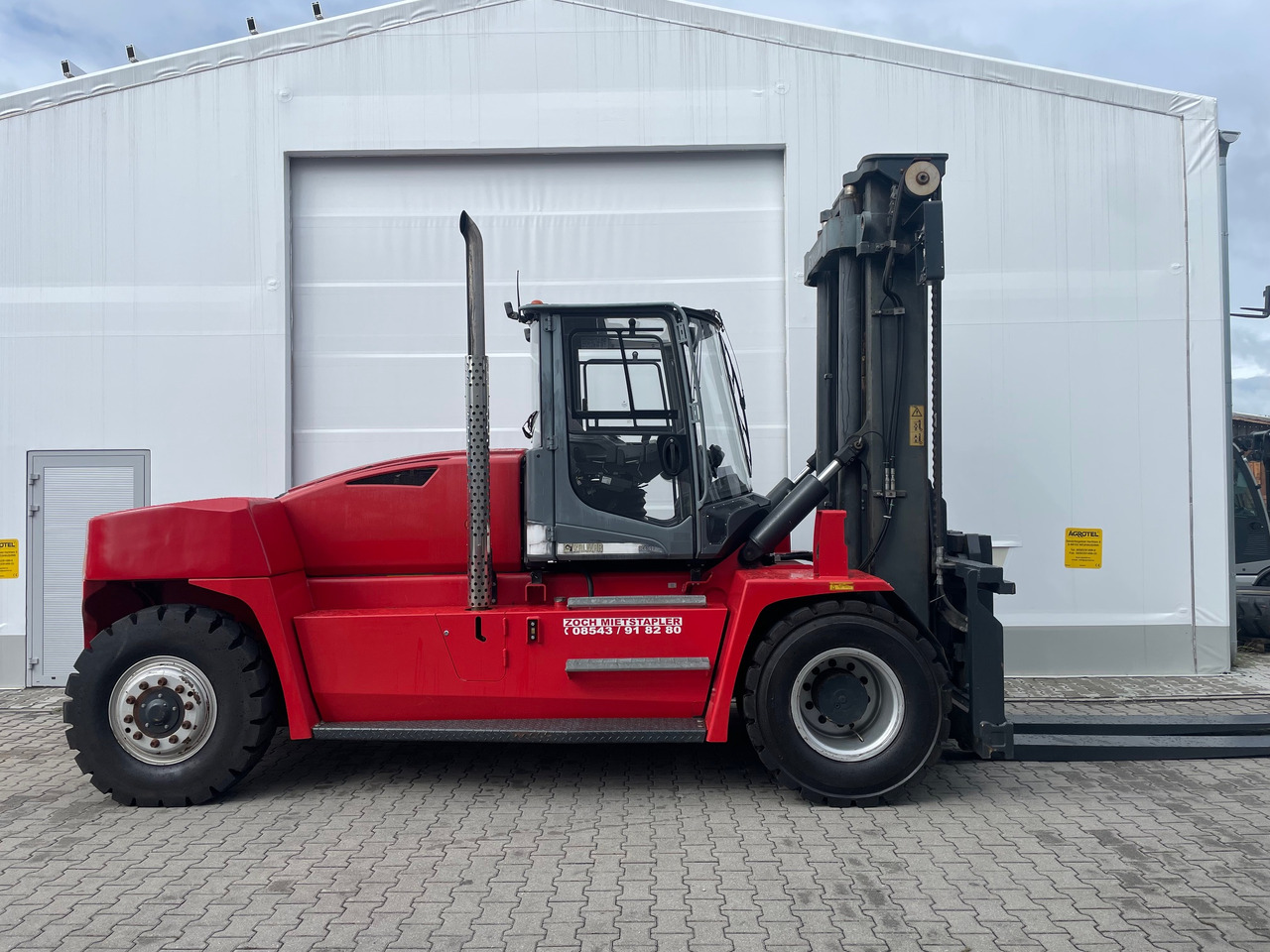 Kalmar DCG160-12 - Mašina za kontejenere: slika 2 Kalmar DCG160-12 - Mašina za kontejenere: slika 2