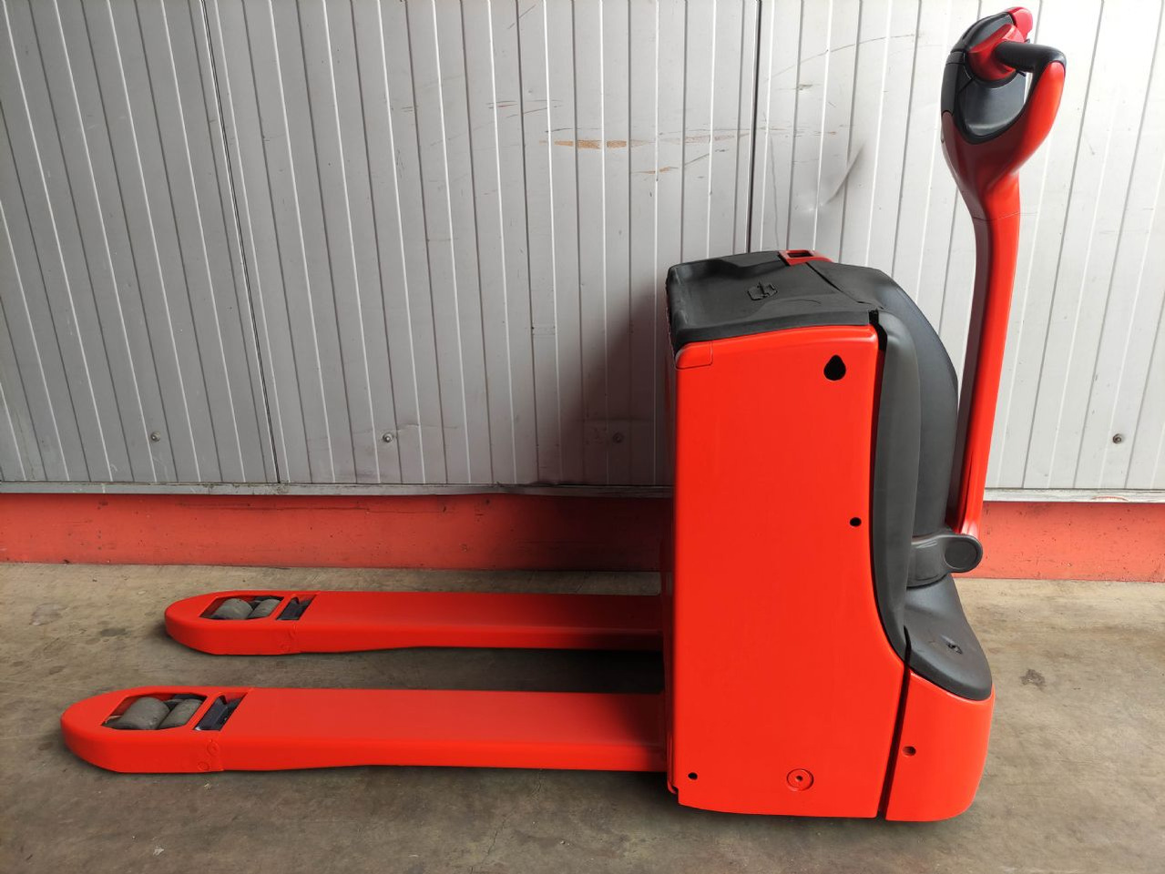 Linde T18-1152 (LACK NEU) - Kolica za palete: slika 1 Linde T18-1152 (LACK NEU) - Kolica za palete: slika 1