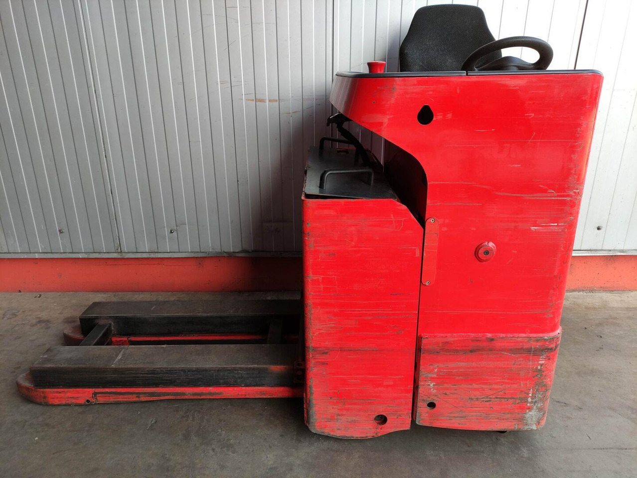 Linde T20R (mit Sitz) - Kolica za palete: slika 1 Linde T20R (mit Sitz) - Kolica za palete: slika 1