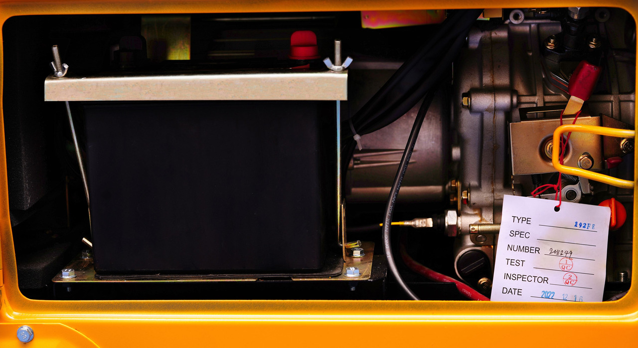HELVETICA POWER 9KVA Dieselgenerator mit E-Start - Set generatora: slika 5 HELVETICA POWER 9KVA Dieselgenerator mit E-Start - Set generatora: slika 5