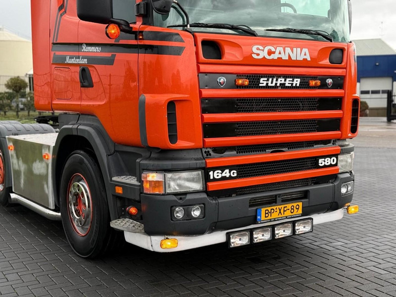 Scania R 164 GA 6X2/4 NA 580 SHOW TRUCK, GESTUURDE VOORLOPER, COMPLEET, TOP. - Tegljač: slika 5 Scania R 164 GA 6X2/4 NA 580 SHOW TRUCK, GESTUURDE VOORLOPER, COMPLEET, TOP. - Tegljač: slika 5