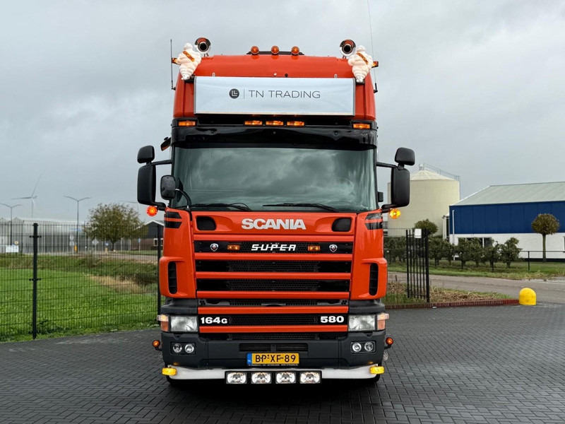 Scania R 164 GA 6X2/4 NA 580 SHOW TRUCK, GESTUURDE VOORLOPER, COMPLEET, TOP. - Tegljač: slika 3 Scania R 164 GA 6X2/4 NA 580 SHOW TRUCK, GESTUURDE VOORLOPER, COMPLEET, TOP. - Tegljač: slika 3