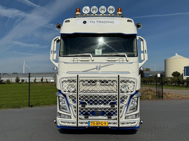 Volvo FH 13.460 SHOWSTAAT, HYDRAULIEK, COMPRESSOR, ADR, I-PARK COOL, INTERIEUR. - Tegljač: slika 5 Volvo FH 13.460 SHOWSTAAT, HYDRAULIEK, COMPRESSOR, ADR, I-PARK COOL, INTERIEUR. - Tegljač: slika 5