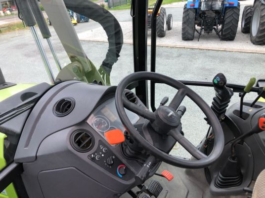 Claas AXOS 320 CX tracteur + chargeur Mailleux MX T408 - Traktor: slika 4 Claas AXOS 320 CX tracteur + chargeur Mailleux MX T408 - Traktor: slika 4