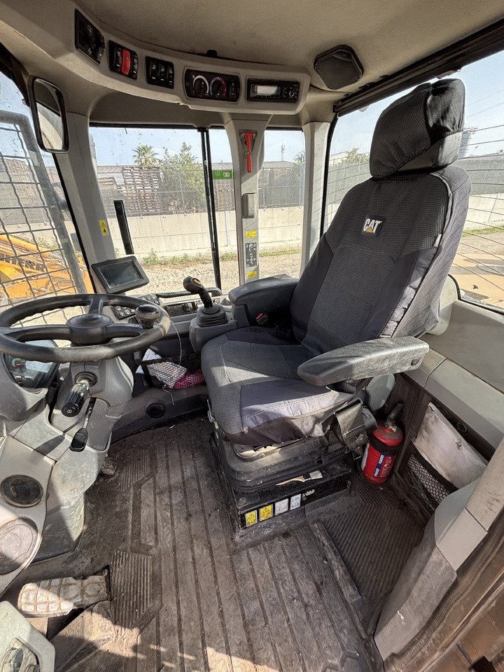 Utovarivač točkaš CATERPILLAR 926M: slika 12