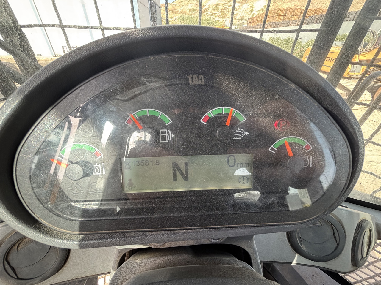 Utovarivač točkaš CATERPILLAR 926M: slika 13