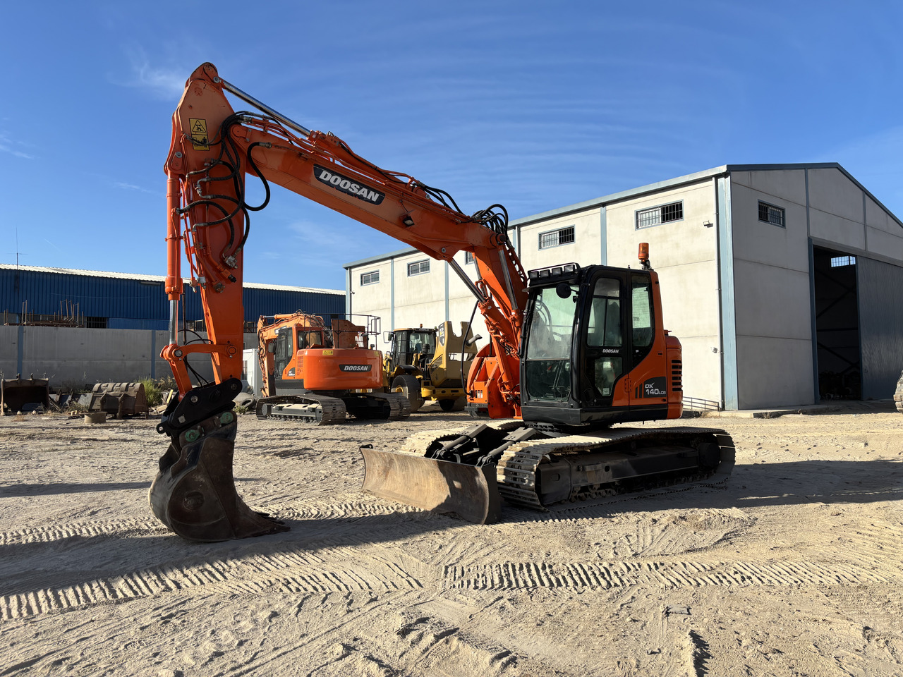 DOOSAN DX140-3 - Bager guseničar: slika 1 DOOSAN DX140-3 - Bager guseničar: slika 1