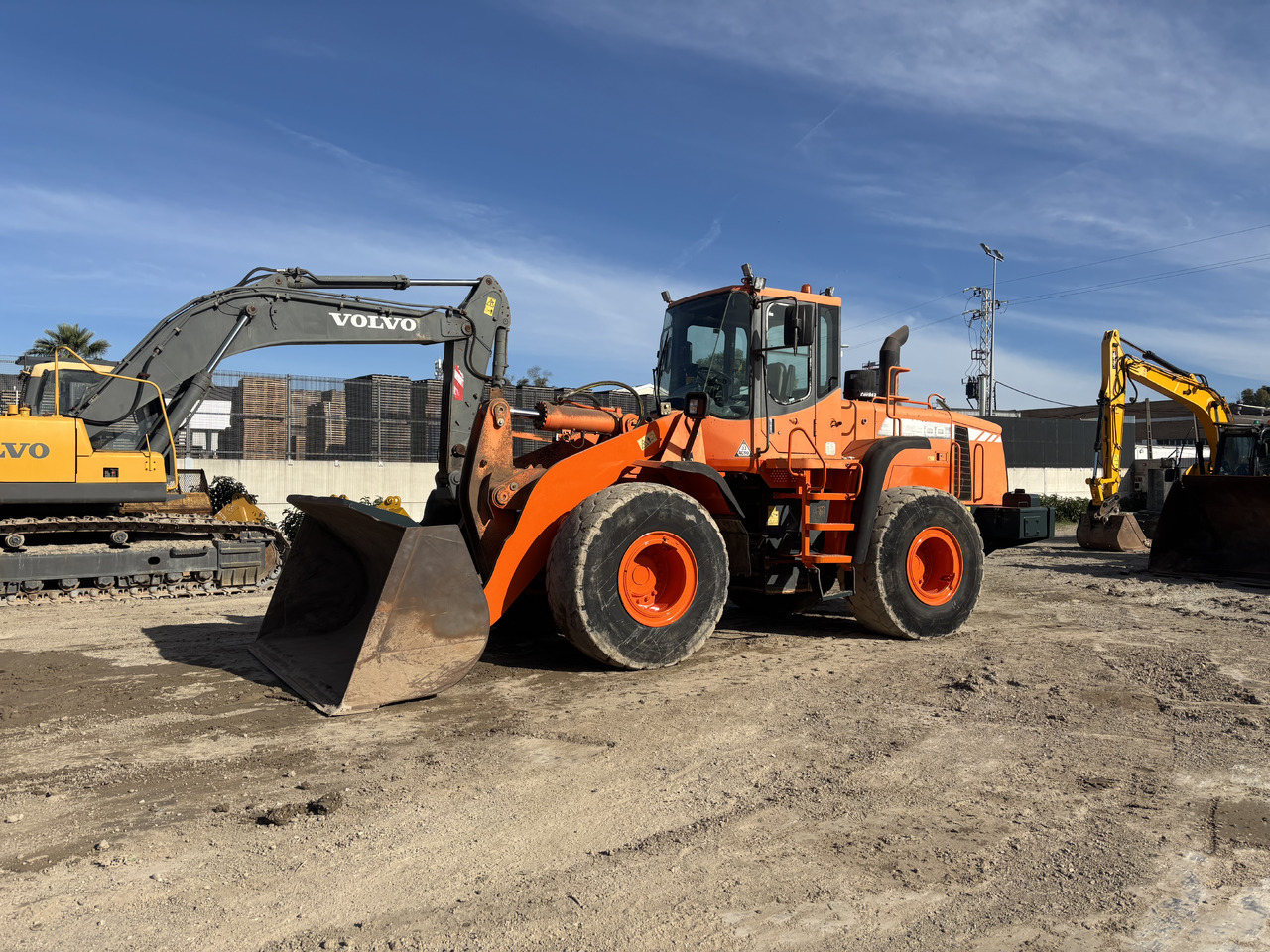 Doosan DL300 - Utovarivač točkaš: slika 1 Doosan DL300 - Utovarivač točkaš: slika 1