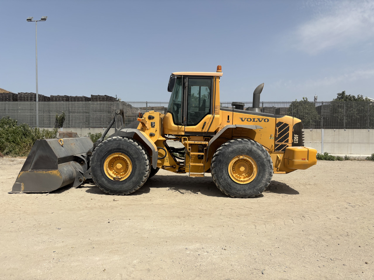 VOLVO L120F - Građevinska mašina: slika 2 VOLVO L120F - Građevinska mašina: slika 2