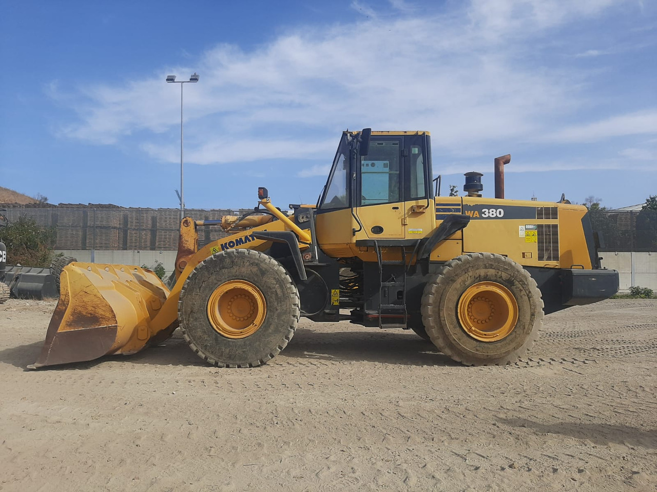 KOMATSU Wa 380.6 - Utovarivač točkaš: slika 1 KOMATSU Wa 380.6 - Utovarivač točkaš: slika 1