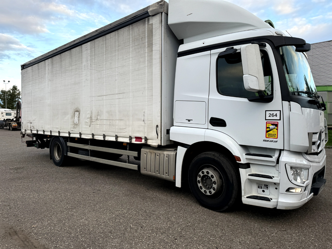 MERCEDES-BENZ ACTROS 1833 - Kamion sa ceradom: slika 2 MERCEDES-BENZ ACTROS 1833 - Kamion sa ceradom: slika 2