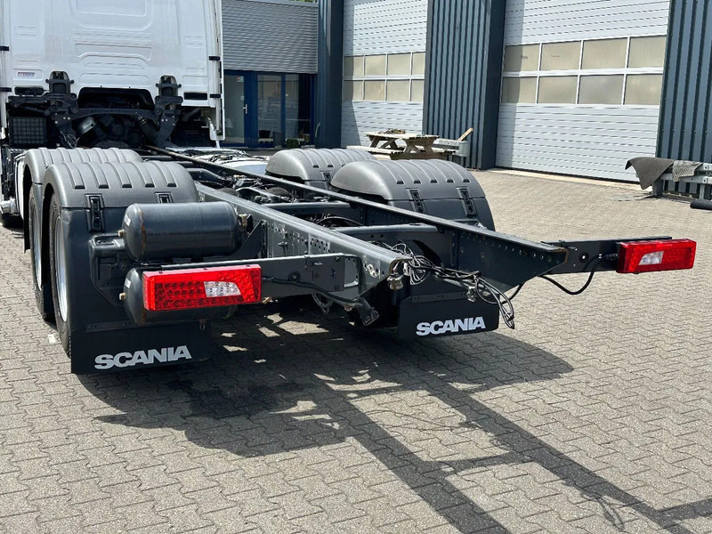 Scania R660 V8 6x4 or 6x2 Chassis with Lift-Axle / Retarder / Wb 4.75 / Full Air - Kamion sa golom šasijom i zatvorenom kabinom: slika 5 Scania R660 V8 6x4 or 6x2 Chassis with Lift-Axle / Retarder / Wb 4.75 / Full Air - Kamion sa golom šasijom i zatvorenom kabinom: slika 5