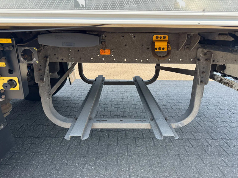 Poluprikolica hladnjače Schmitz Cargobull Carrier Vector 1850MT / Dubbele verdamper / Tussenschot / SAF-Disc / Lift-as: slika 12