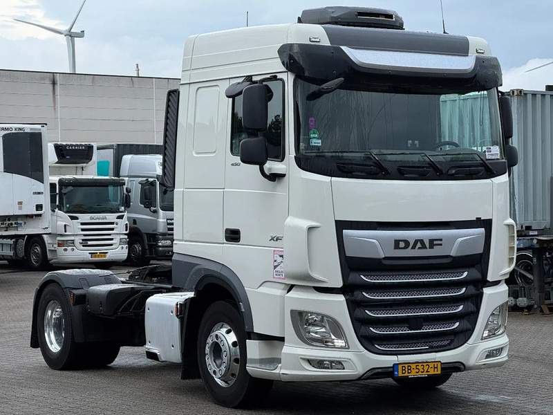 DAF XF 450 Space Cab Euro 6 - Tegljač: slika 2 DAF XF 450 Space Cab Euro 6 - Tegljač: slika 2