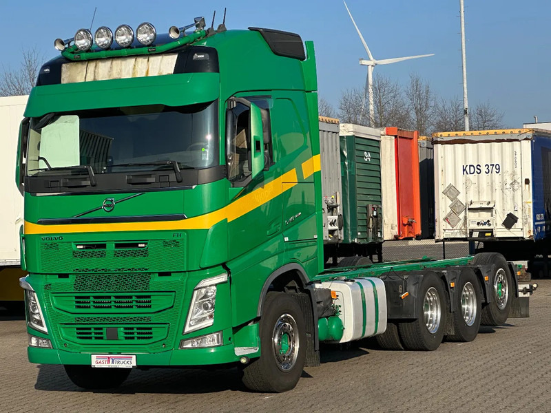 Volvo FH 13.540 Globe XL 8x4*4 Chassis Retarder *447 Tkm* - Kamion sa golom šasijom i zatvorenom kabinom: slika 2 Volvo FH 13.540 Globe XL 8x4*4 Chassis Retarder *447 Tkm* - Kamion sa golom šasijom i zatvorenom kabinom: slika 2