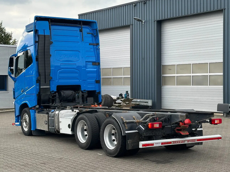 Volvo FH 16.750 6x4 Globe XL Chassis Retarder 3.90 Wb Full Air - Kamion sa golom šasijom i zatvorenom kabinom: slika 4 Volvo FH 16.750 6x4 Globe XL Chassis Retarder 3.90 Wb Full Air - Kamion sa golom šasijom i zatvorenom kabinom: slika 4