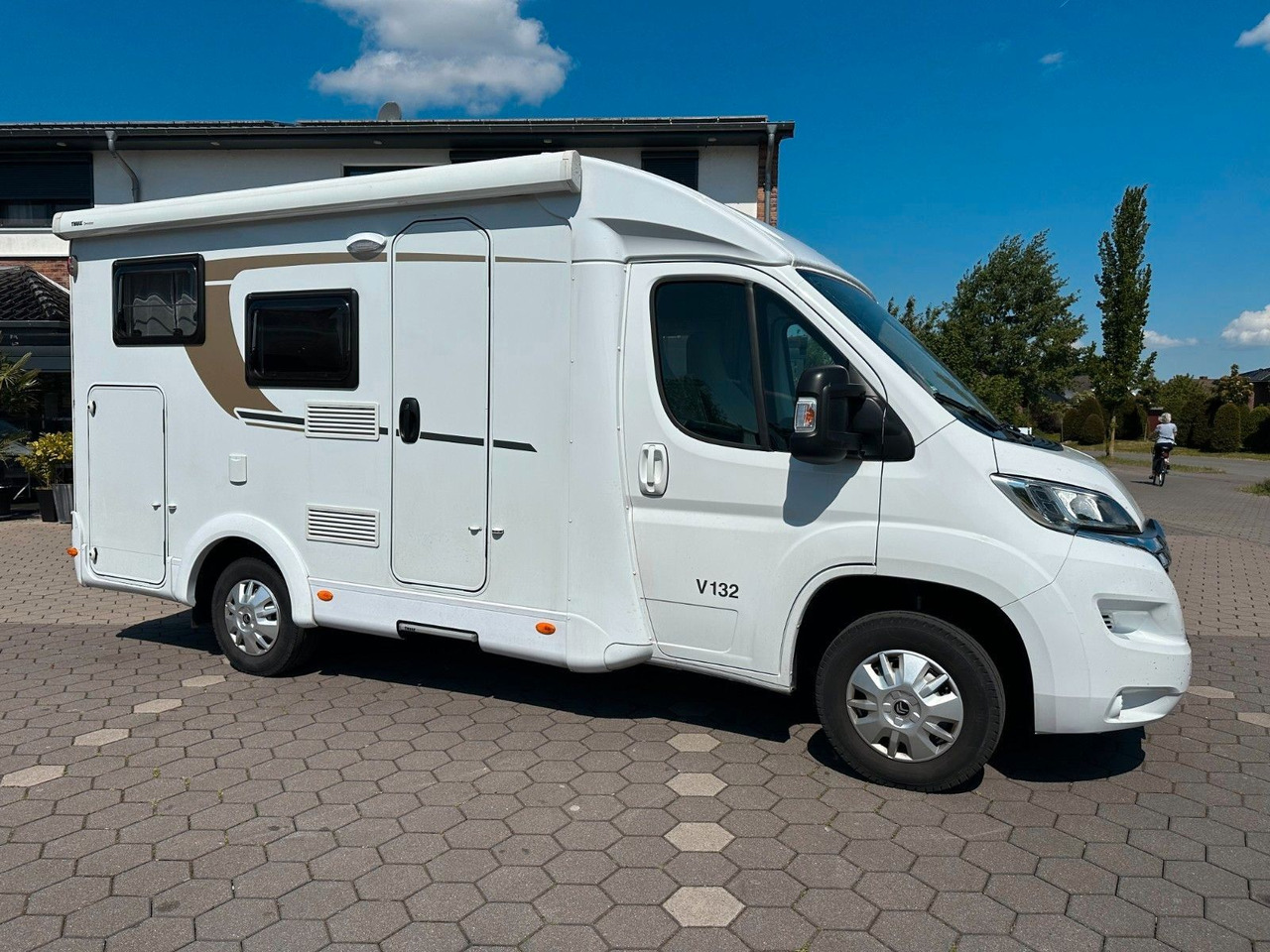 Carado V 132/Festbett/Garage/Klima/Markise/Finanzierung - Poluintegrisani kamper: slika 2 Carado V 132/Festbett/Garage/Klima/Markise/Finanzierung - Poluintegrisani kamper: slika 2