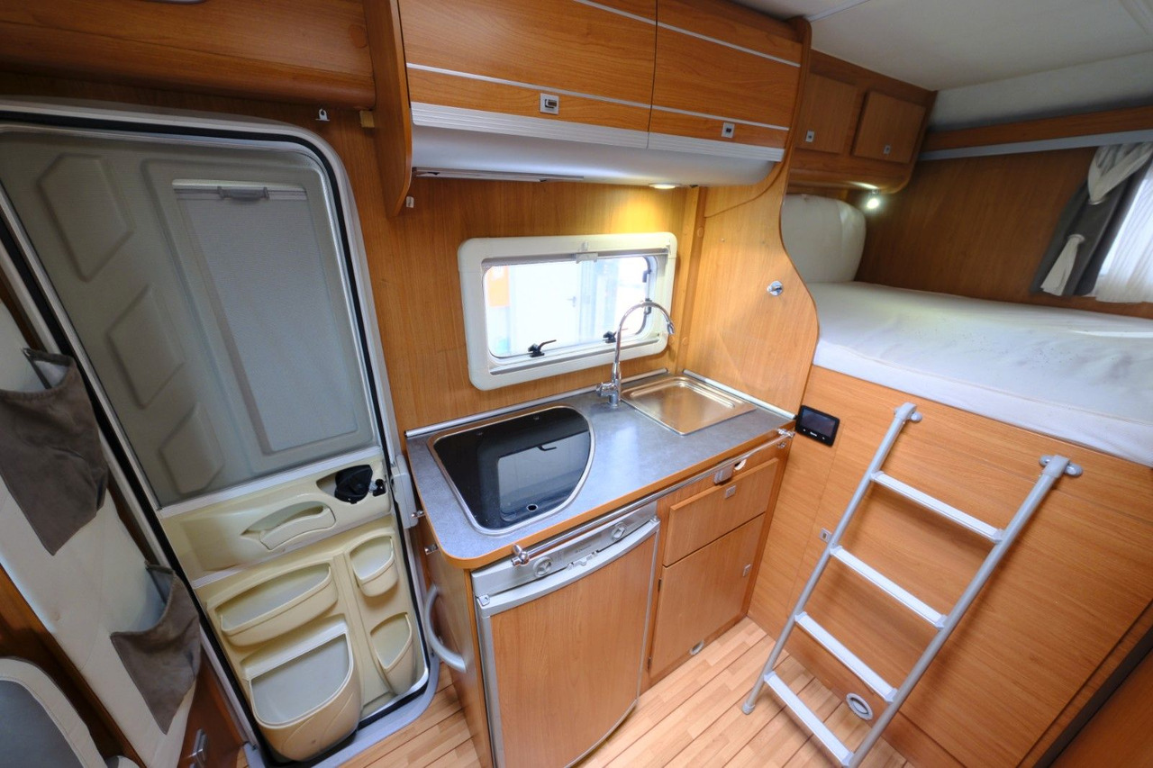 Poluintegrisani kamper GiottiLine Therry T 31/Festbett/Garage/Klima/Solar/Markise: slika 13