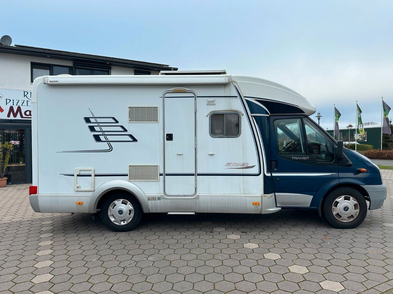 HYMER / ERIBA / HYMERCAR TRAMP T 572 CL/Festbett/Klima/Markise HYMER / ERIBA / HYMERCAR TRAMP T 572 CL/Festbett/Klima/Markise - Poluintegrisani kamper: slika 4 HYMER / ERIBA / HYMERCAR TRAMP T 572 CL/Festbett/Klima/Markise HYMER / ERIBA / HYMERCAR TRAMP T 572 CL/Festbett/Klima/Markise - Poluintegrisani kamper: slika 4