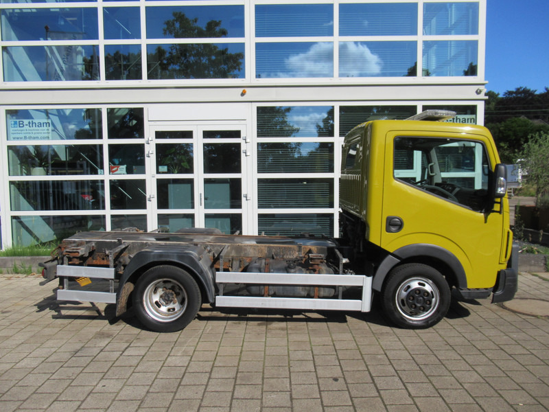 Renault Maxity 2.5DCi 107KW Chassis Twist Lock AIRCO - Dostavno vozilo: slika 3 Renault Maxity 2.5DCi 107KW Chassis Twist Lock AIRCO - Dostavno vozilo: slika 3
