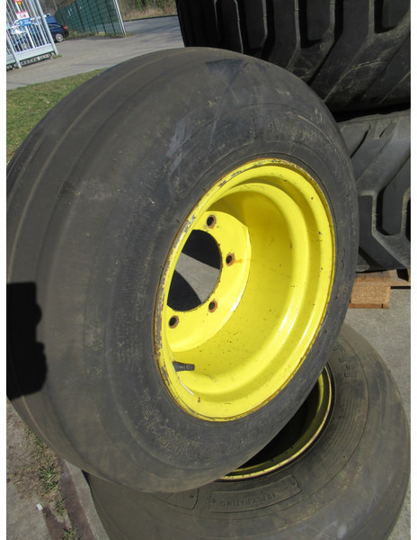 Kompletan točak za Mali traktor John Deere 5515V NOKIAN 550/60R22.5 + Voor Banden + Velg: slika 6