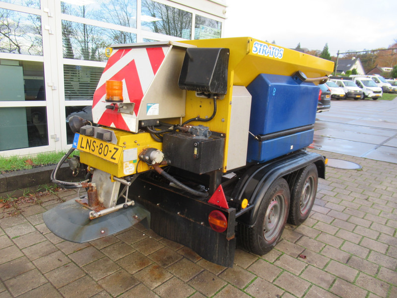 NIDO Stratos B11-18 AWAXN 1,1M3 + 500 L Zoutstrooier Saltzstreuer - Rasipač peska/ Soli: slika 2 NIDO Stratos B11-18 AWAXN 1,1M3 + 500 L Zoutstrooier Saltzstreuer - Rasipač peska/ Soli: slika 2