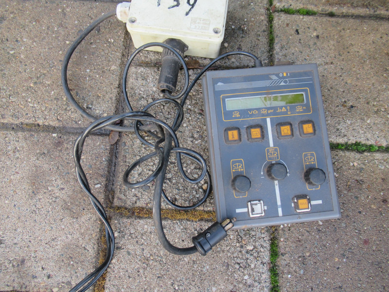 NIDO Stratos B11-18 AWAXN 1,1M3 + 500 L Zoutstrooier Saltzstreuer - Rasipač peska/ Soli: slika 3 NIDO Stratos B11-18 AWAXN 1,1M3 + 500 L Zoutstrooier Saltzstreuer - Rasipač peska/ Soli: slika 3