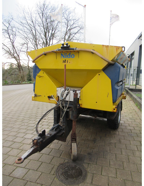 NIDO Stratos B17-18 AWAXN 1.8m3 + 880L Salz streuer Salt Spreader - Rasipač peska/ Soli: slika 3 NIDO Stratos B17-18 AWAXN 1.8m3 + 880L Salz streuer Salt Spreader - Rasipač peska/ Soli: slika 3