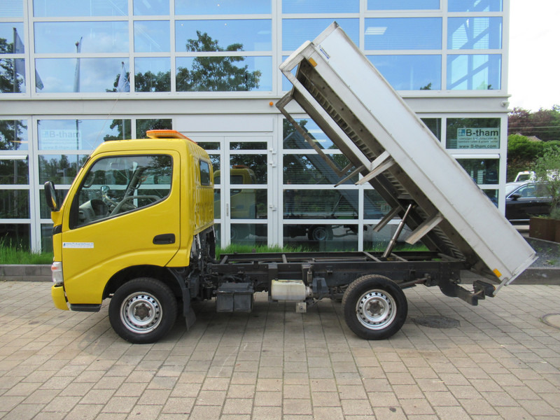 Toyota Dyna 100 3.0 D-4D 80KW kipper - Tipper - Dostavno vozilo istovarivač: slika 2 Toyota Dyna 100 3.0 D-4D 80KW kipper - Tipper - Dostavno vozilo istovarivač: slika 2