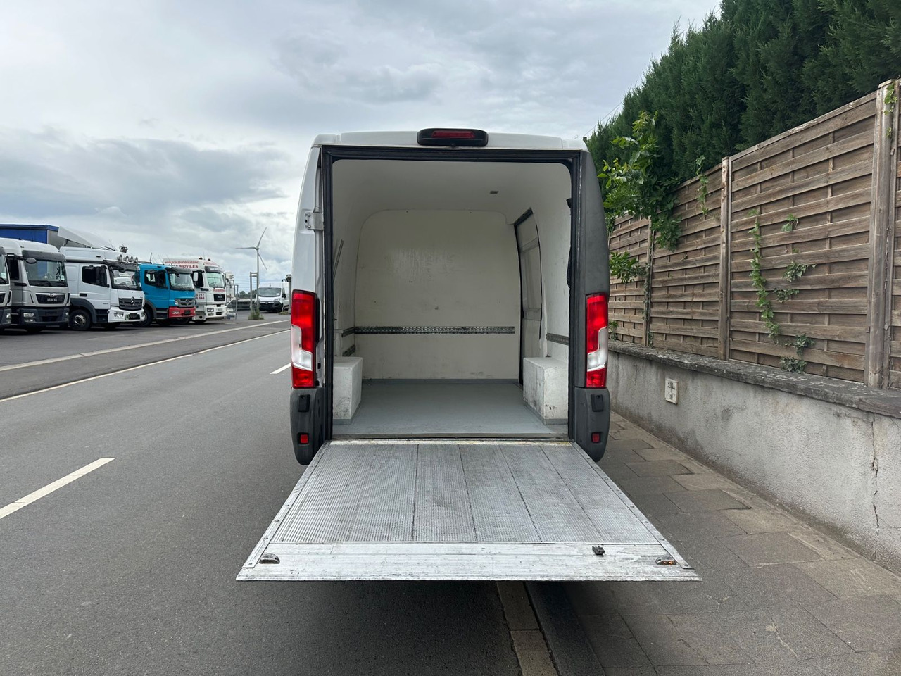 Fiat Ducato130*Automatik*Nav*LBW500kg*Service neu* Fiat Ducato130*Automatik*Nav*LBW500kg*Service neu* - Furgon: slika 4 Fiat Ducato130*Automatik*Nav*LBW500kg*Service neu* Fiat Ducato130*Automatik*Nav*LBW500kg*Service neu* - Furgon: slika 4