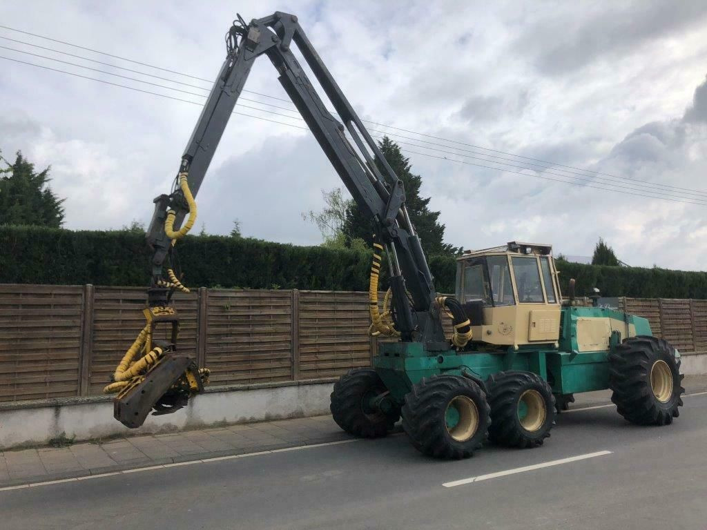 Harvester UTC 2665 inklusive Aggregat Harvester UTC 2665 inklusive Aggregat - Kombajn za šumarstvo: slika 1 Harvester UTC 2665 inklusive Aggregat Harvester UTC 2665 inklusive Aggregat - Kombajn za šumarstvo: slika 1