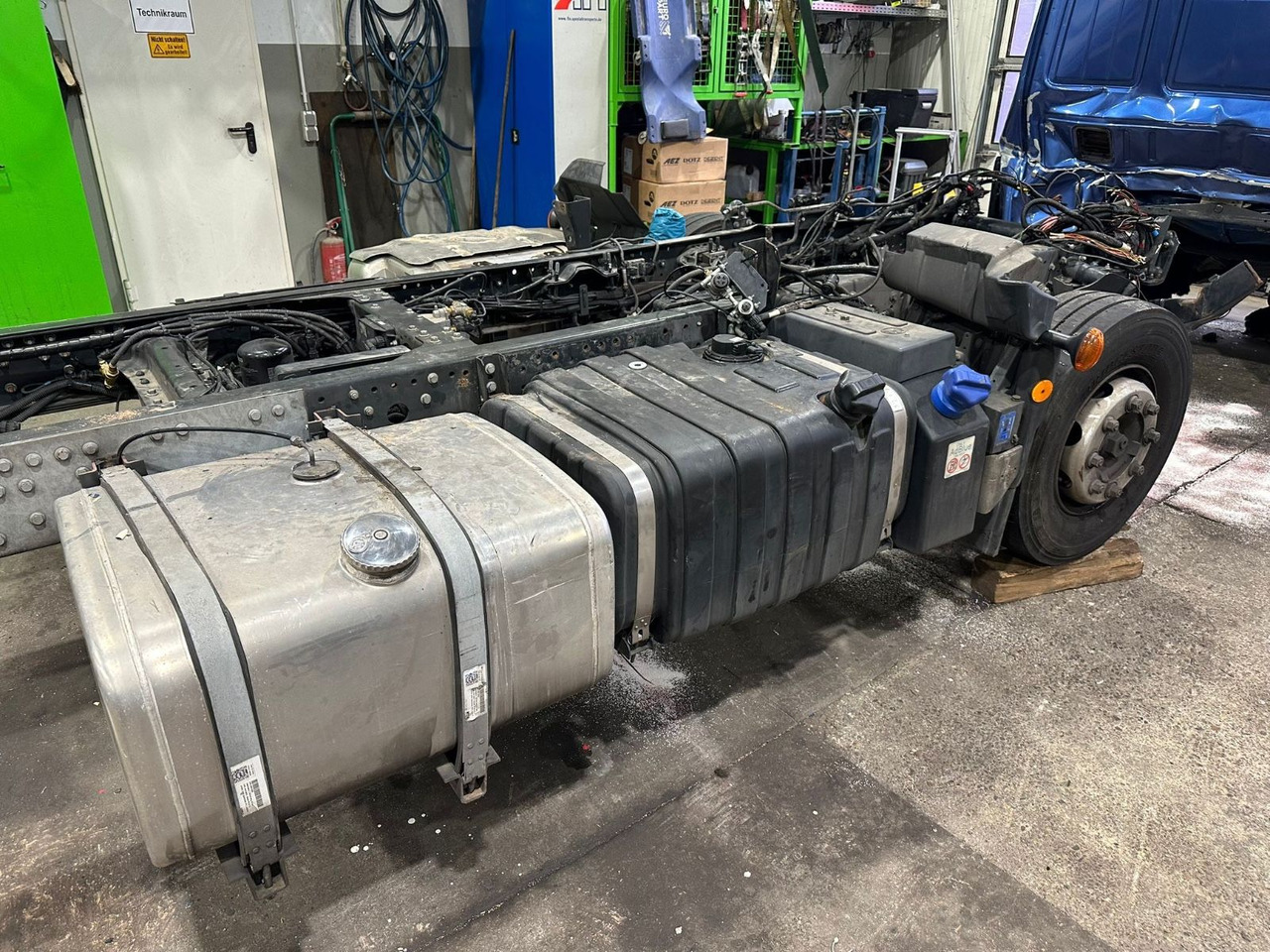 Iveco 110EL25 Unfallchassis ohne Motor/Getriebe - Kamion sa golom šasijom i zatvorenom kabinom: slika 2 Iveco 110EL25 Unfallchassis ohne Motor/Getriebe - Kamion sa golom šasijom i zatvorenom kabinom: slika 2